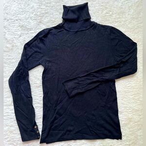 Turtlenevk S size sweater
